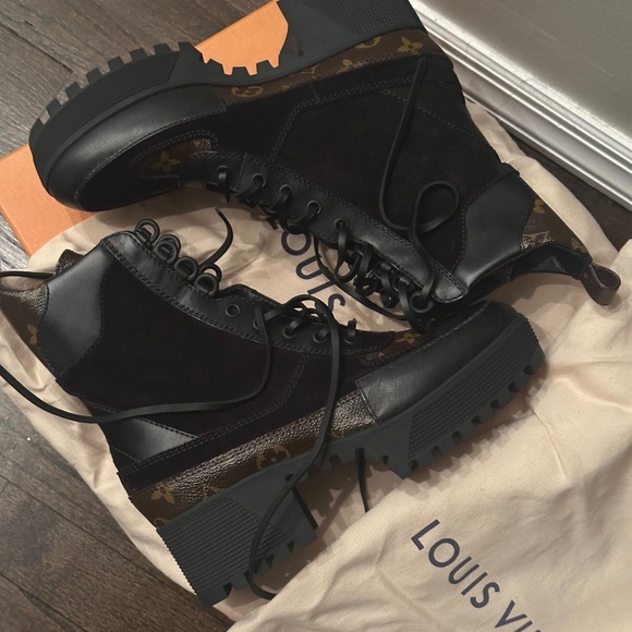 Laureate Platform Desert Boot - Picture 1 of 3